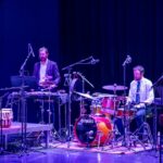 O último trabalho do grande Tabla Zakir Hussain, 'Murmurs of Time', prepara o cenário para uma nova geração