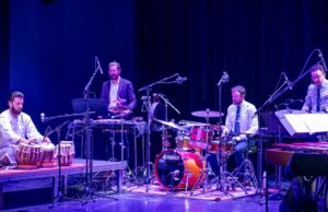 O último trabalho do grande Tabla Zakir Hussain, ‘Murmurs of Time’, prepara o cenário para uma nova geração O último trabalho do grande Tabla Zakir Hussain, 'Murmurs of Time', prepara o cenário para uma nova geração