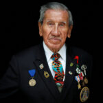 O último veterano nativo americano do Dia D da Segunda Guerra Mundial, Charles Shay, morre aos 101 anos