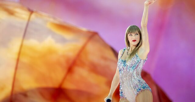 Taylor Swift e Travis Kelce são vistos em 28 de dezembro de 2024 na cidade de Nova York.