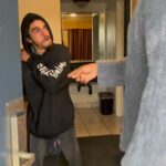 A ex-estrela da Nickelodeon Tylor Chase, 36, se hospedou em um quarto de hotel graças à ajuda de Daniel Curtis Lee, 34, seu ex-co-ator no Declassified School Survival Guide de Ned