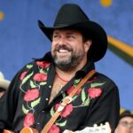 O vocalista do Mavericks, Raul Malo, morre aos 60 anos após batalha contra o câncer