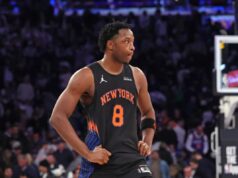 OG Anunoby apresenta raro fracasso na derrota do Knicks para o 76ers O atacante do New York Knicks, Og Anunoby # 8, reage na quadra no final do quarto período. O New York Knicks perde para o Philadelphia 76ers.