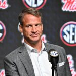 Filha de Ole Miss Coach Lane Kiffin Hard lança relacionamento com jogador da LSU Week of Rivalry Game