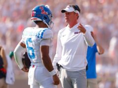 Ole Miss QB Trinidad Chambliss aguarda decisão de elegibilidade com LSU em jogo Lane Kiffin and Trinidad Chambliss
