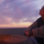 Becky G compartilha sua ascensão à fama e uma visão do BTS sobre sua vida e carreira.