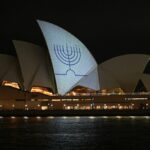 Opera House se iluminou com uma 'mensagem poderosa' para o mundo após o ataque de Bondi