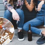 Vista recortada de adolescentes fumando cigarros, segurando cerveja e sentados.
