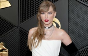 Os brincos Huggie de $ 715 da Taylor Swift se parecem com este par de $ 13 na Amazon Mocassins Taylor Swift