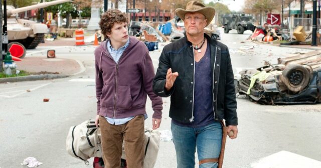 Felicity Jones, Dominic Sessa, Chloe Grace Moretz, Devery Jacobs, em baixo, a partir da esquerda: Jason Schwartzman, Rafaella Karnaby, Michelle Pfeiffer, Drake Shehan e Denis Leary em Oh. O que. Diversão