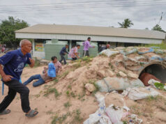 Os combates continuam na fronteira entre a Tailândia e o Camboja, apesar da alegação de cessar-fogo de Trump Yahoo news home