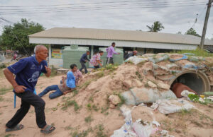 Os combates continuam na fronteira entre a Tailândia e o Camboja, apesar da alegação de cessar-fogo de Trump Yahoo news home