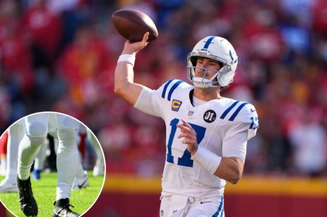 Pernas inferiores de um jogador do Indianapolis Colts usando uma almofada especial.