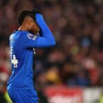 Antoine Semenyo dribla para o Bournemouth