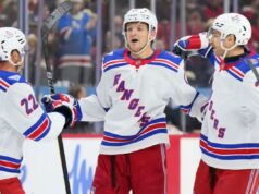 Os defensores fornecem faísca ofensiva na vitória dos Rangers sobre os senadores Os defensores fornecem faísca ofensiva na vitória dos Rangers sobre os senadores