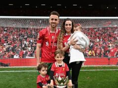 Os dois filhos de Diogo Jota se juntarão aos mascotes em Anfield antes do primeiro encontro da Premier League entre os dois ex-clubes do craque português desde sua morte Jota é fotografado em Anfield com o troféu da Premier League ao lado de sua companheira, Rute Cardoso, e de seus três filhos, depois de ajudar o Liverpool a garantir seu 20º título da liga na temporada passada