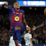 Os dois gols de Raphinha levam o Barcelona à vitória por 2 a 0 sobre o Osasuna e consolida a liderança na classificação da La Liga