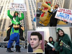 Os fãs de Loony Luigi Mangione se fantasiam e fazem fila para ver o suposto assassino de sangue frio no tribunal de Nova York Os fãs de Loony Luigi Mangione se fantasiam e fazem fila para ver o suposto assassino de sangue frio no tribunal de Nova York