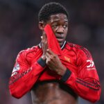 Kobbie Mainoo jogando contra o Bournemouth