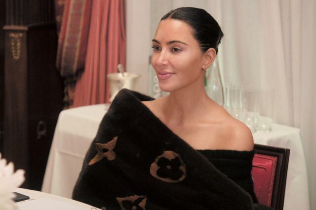 Os filhos de Kim Kardashian perguntam quando ela vai fazer Os filhos de Kim Kardashian perguntam quando ela vai fazer uma plástica facial como Kris Jenner