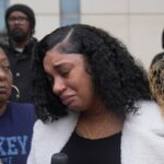 Buracos de bala no salão de banquetes de Stockton, onde a festa estava acontecendo.