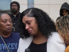 Os foliões se reuniram para cortar o bolo. Então veio um som de estalo Buracos de bala no salão de banquetes de Stockton, onde a festa estava acontecendo.