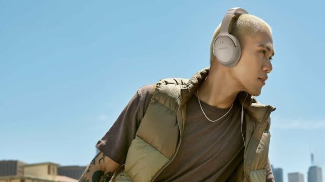 Fones de ouvido sem fio Bose QuietComfort com cancelamento de ruído (arenito)