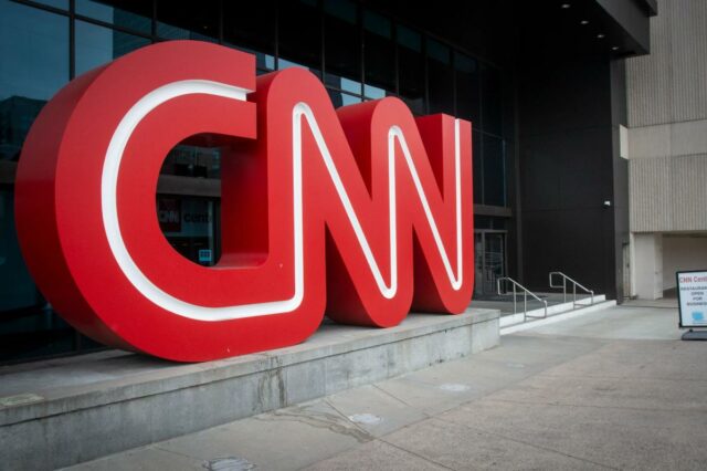 Os funcionários da CNN estão supostamente detestando um potencial - mas não esperem que os Ellisons matem a agência de notícias
