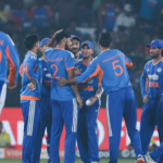 Os jogadores de boliche da equipe da Índia apresentam desempenhos impressionantes para garantir a vitória por 101 corridas