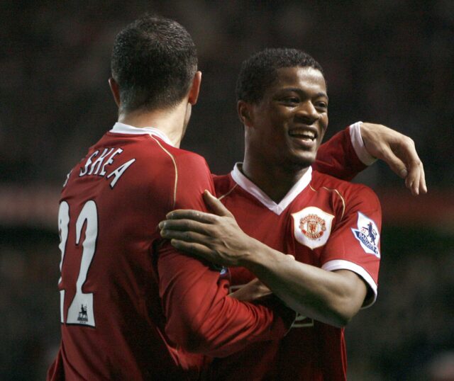 Os melhores laterais-esquerdos do Manchester United do século 21, 25 Gabriel Heinze, do Manchester United, comemora contra o Watford.