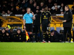 Os principais elogios de Ruben Amorim a Mason Mount mostram por que Kobbie Mainoo não terá futuro no Man Utd sob seu comando Bruno Fernandes e Mason Mount do Manchester United aplaudem os torcedores no final da partida da Premier League entre Wolverhampton Wanderers e Manchester United em Molineux, em 8 de dezembro de 2025