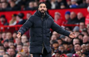 Os três jogadores ausentes do Man Utd fizeram muita falta contra o Bournemouth, teria sido muito diferente Harry Maguire assinando uma camisa do Manchester United no túnel de Old Trafford