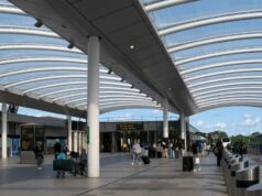 Outro aeroporto reprime qualquer pessoa que deixe viajantes de carro Outro aeroporto reprime qualquer pessoa que deixe viajantes de carro