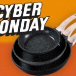 Três frigideiras antiaderentes Carote pretas salpicadas com alças de madeira, aninhadas entre si.