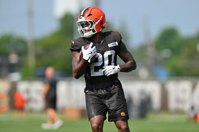 Packers adiciona ex-All-American RB em meio a lesão de Josh Former Cleveland Browns running back Pierre Strong Jr.
