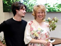 Pamela Anderson compartilha comovente homenagem ao filho Dylan no 28º aniversário GettyImages-2226788955 Pamela Anderson reflete sobre a 'bela semana' em meio ao romance de Liam Neeson