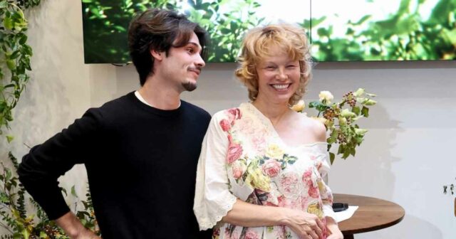 GettyImages-2226788955 Pamela Anderson reflete sobre a 'bela semana' em meio ao romance de Liam Neeson