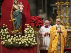 Papa Leão XIV celebra sua primeira missa na véspera de Natal O Papa Leão XIV celebra a missa da véspera de Natal na Basílica de São Pedro, no Vaticano.