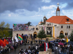 Papa no Líbano reza pela paz no túmulo do santo reverenciado por cristãos e muçulmanos Yahoo news home