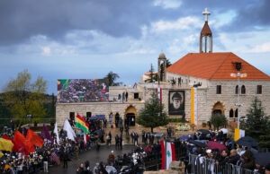 Papa no Líbano reza pela paz no túmulo do santo reverenciado por cristãos e muçulmanos Yahoo news home