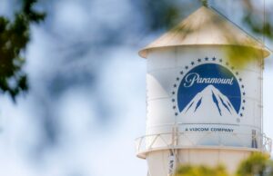 Paramount lança oferta hostil pela Warner Bros. Discovery, apesar do acordo com a Netflix Paramount lança oferta hostil pela Warner Bros. Discovery, apesar do acordo com a Netflix