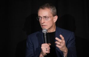 Pat Gelsinger quer salvar a Lei de Moore, com uma pequena ajuda dos federais Pat Gelsinger quer salvar a Lei de Moore, com uma pequena ajuda dos federais