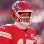 Patrick Mahomes, Shohei Ohtani e mais atletas profissionais presenteiam companheiros de equipe com presentes de Natal incríveis