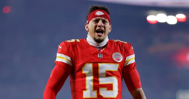 Patrick Mahomes trata de lesão na perna após eliminação dos Taylor Swift chamou Chiefs Overtime Win Stressful Veja seus melhores momentos
