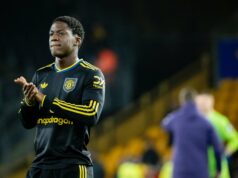 Paul Scholes revela por que excluiu mensagem inflamada do Instagram sobre Kobbie Mainoo Paul Scholes olhando para o lado.