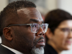 Pelo menos 11 tiros durante o fim de semana na Chicago do prefeito Brandon Johnson Pelo menos 11 tiros durante o fim de semana na Chicago do prefeito Brandon Johnson