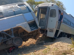 Pelo menos 13 pessoas morreram após descarrilamento de trem no sul do México Pelo menos 36 pessoas foram levadas ao hospital.