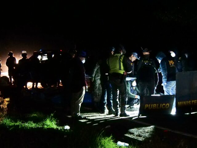 Pelo menos 15 mortos e 19 feridos na Guatemala quando ônibus cai em ravina
