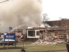 Pelo menos duas pessoas morreram e várias ficaram presas quando a explosão atingiu uma casa de repouso na Pensilvânia Socorristas no local da explosão em uma casa de repouso em Bristol Township na terça-feira