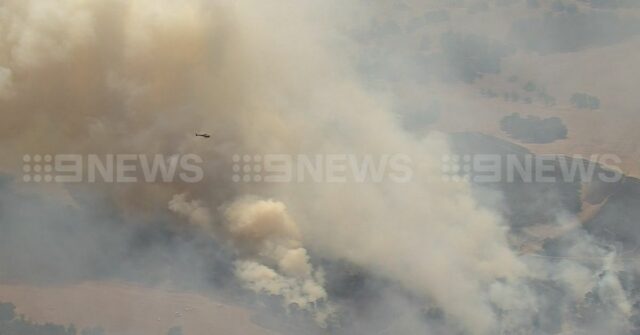 Pelo menos uma casa perdida no incêndio florestal de Geraldton, Pelo menos uma casa perdida no incêndio florestal de Geraldton, teme-se que o incêndio tenha sido aceso deliberadamente
